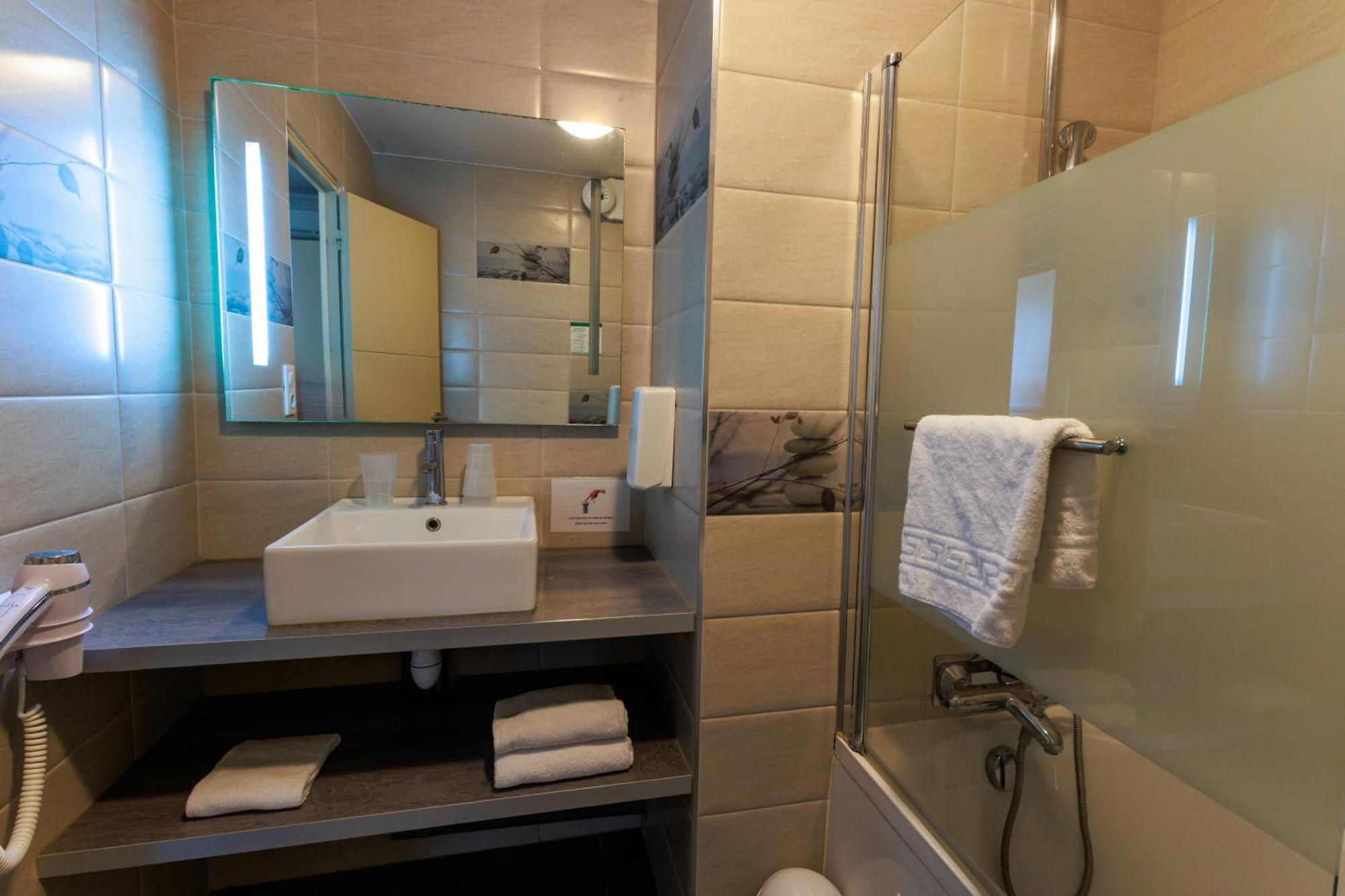 Logis Hotel Le Rochelois La Rochelle  Kültér fotó